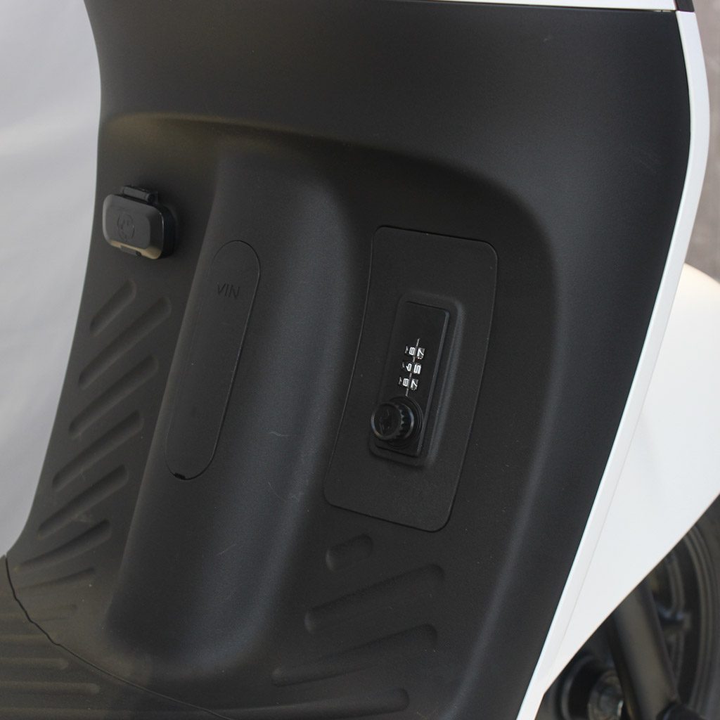 Photo-Gallery-Carousel_Electric Bicycle_UM-DB09_charging socket_digital password lock cover of ignition key