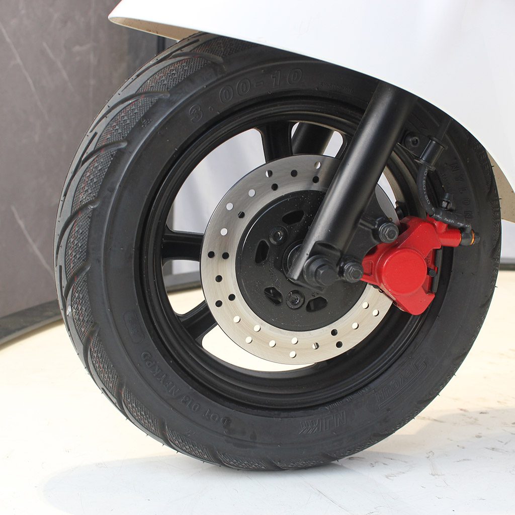 Photo-Gallery-Carousel_Electric Bicycle_UM-DB09_front 3.00-10 tubeless tire_front disc brake