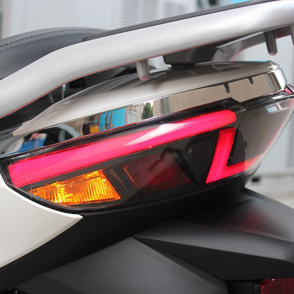 Photo-Gallery-Carousel_Electric Scooter_UM-DS01_rear lamp