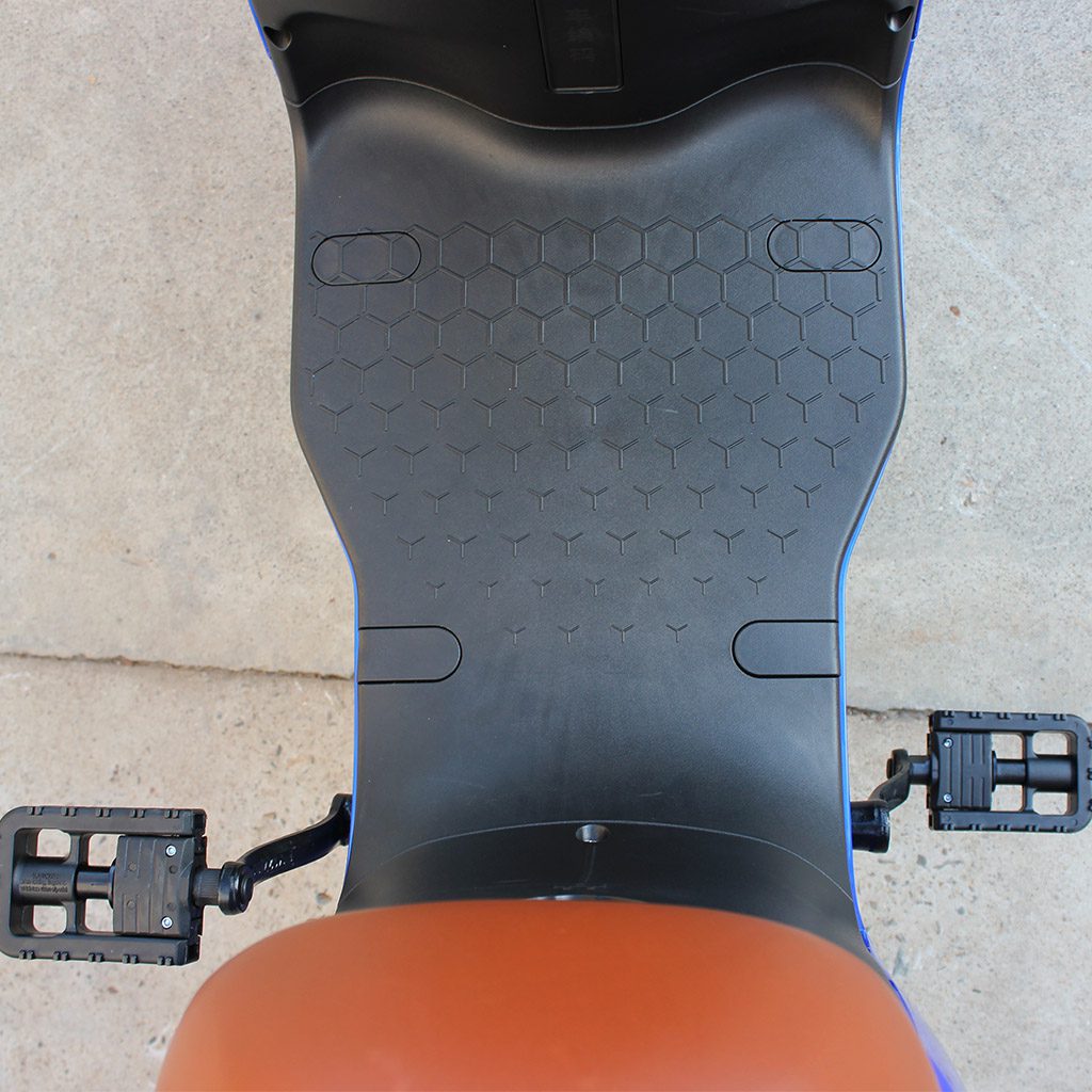 Photo-Gallery-Carousel_Electric Bicycle_UM-DB07_long & wide footrest for driver