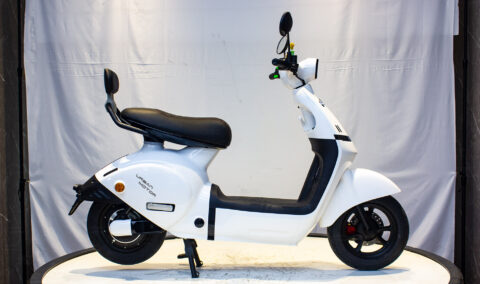 Photo-Album-_Electric Bicycle_UM-DB09_Rt._White_Black