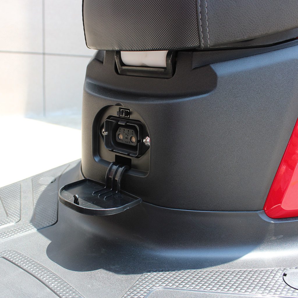 Photo-Gallery-Carousel_Electric Scooter_UM-DS01_fast charging socket